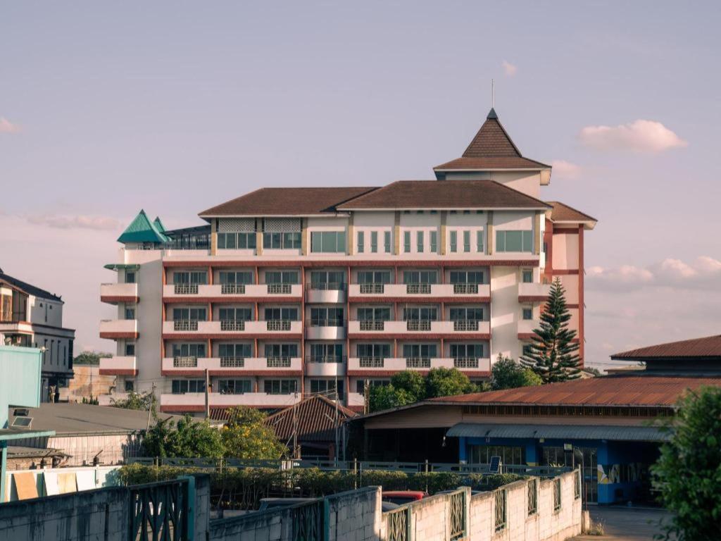 Готель The Mansion Pakchong Му Сі Екстер'єр фото
